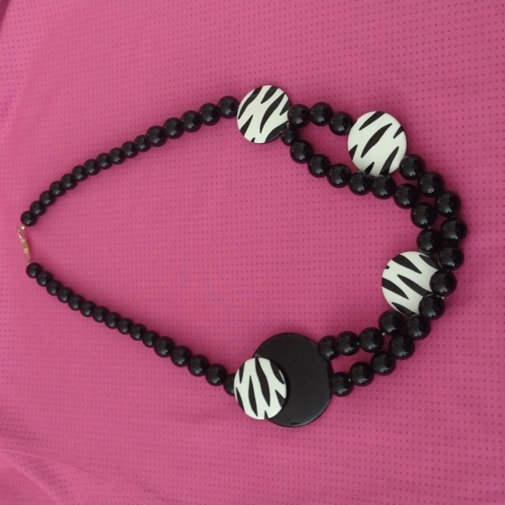 Vintage chunky 80s black beads zebra stripes